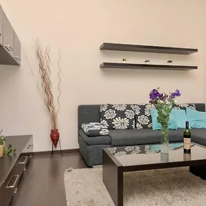  Apartmán Corvina With Free Private Parking