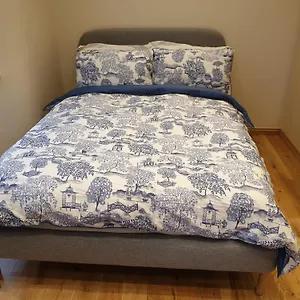London Luxury: Spacious 3-bed Near Tube With Parking , Ilford United Kingdom